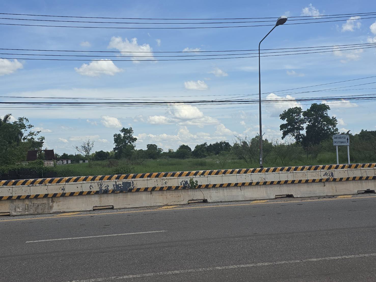 โรงงานเครื่องรีดหลังคา