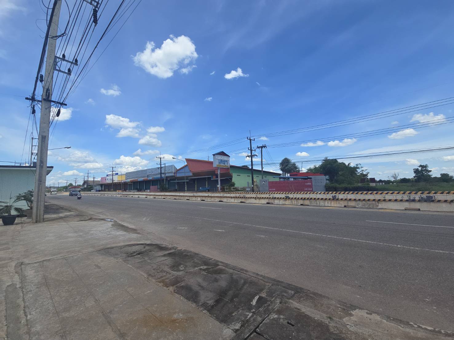 โรงงานเครื่องรีดหลังคา